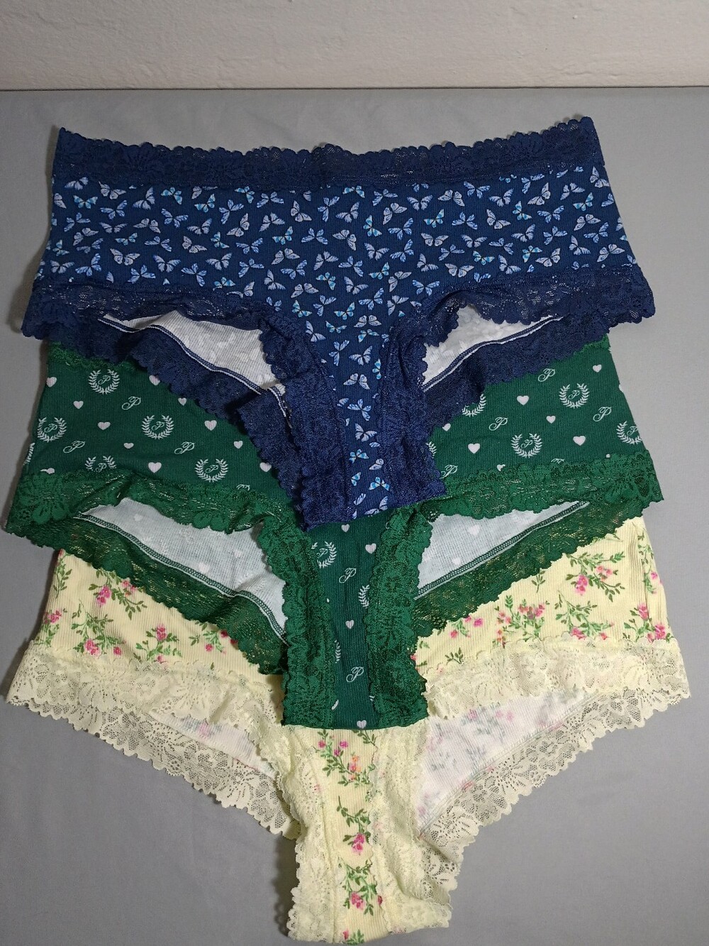 PINK Victoria's Secret 3 Pack Women's Lace Trim Cheeky Underwears